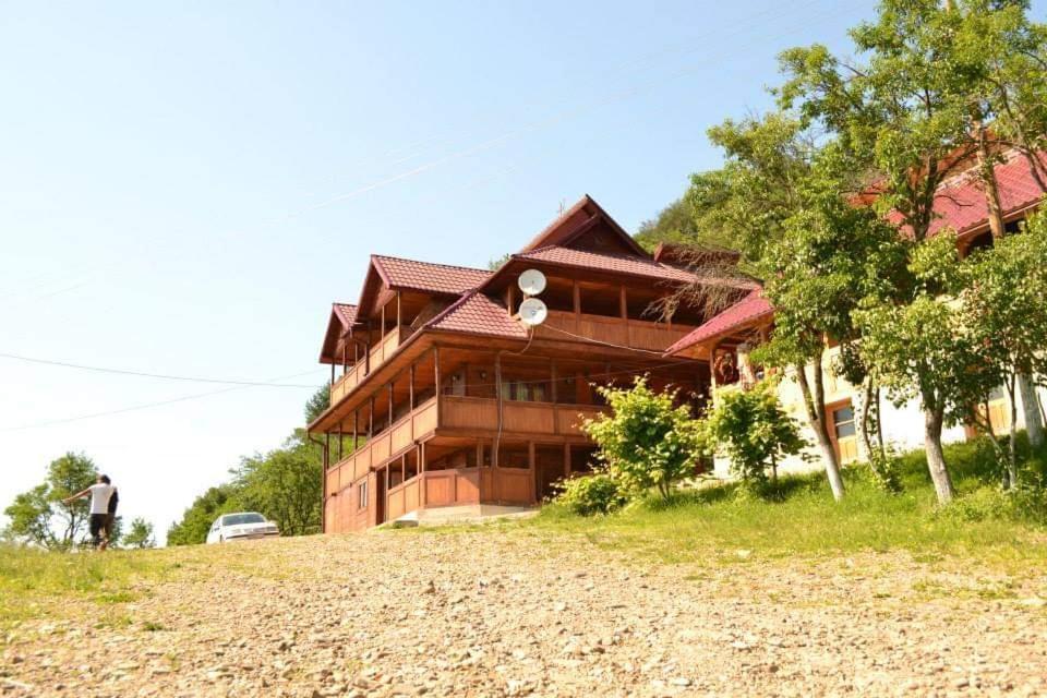 فندق Bîrsanaفي  Casa Din Barsana المظهر الخارجي الصورة